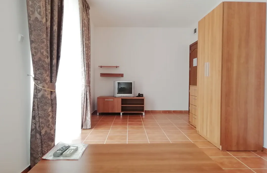 Apart Hotel Efir-1